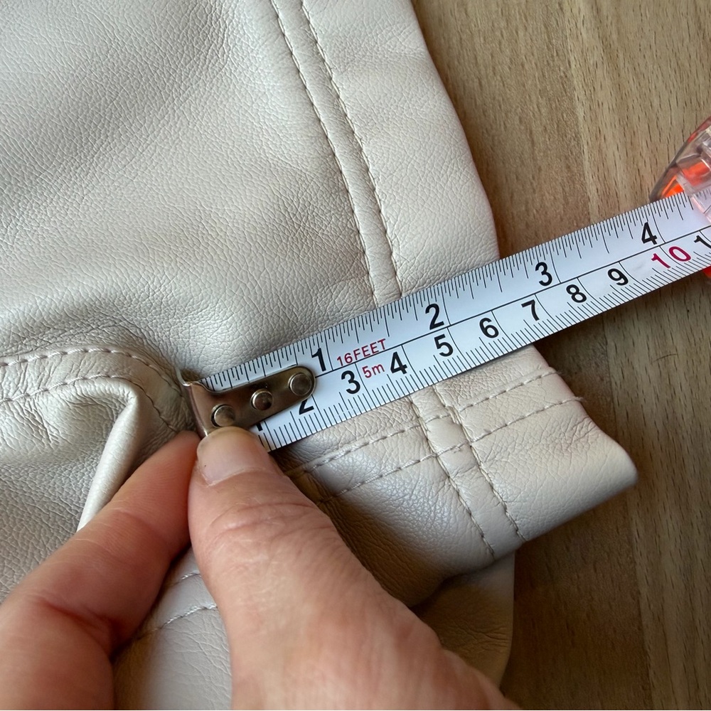 Women's Cream Tie-Waist Shorts - Picture 7 of 7